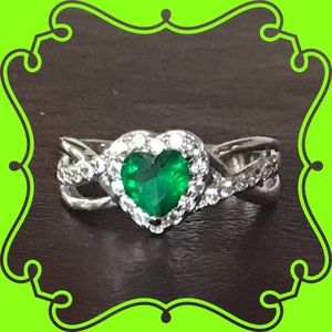 ⚡️REDUCED!⚡️ EMERALD & RHINESTONE HEART RING